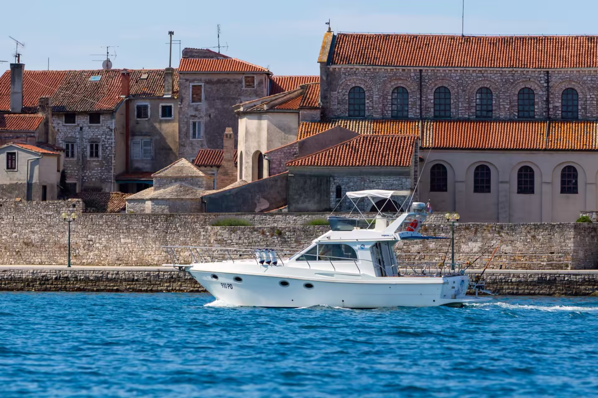 Tunatail Family Yacht 10